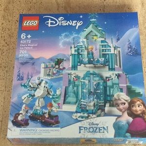 Lego set Elsa’s Magical Ice Palace
